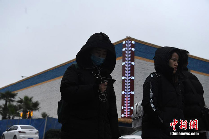 В Чунцине появился гигантский термометр высотой 11 метров