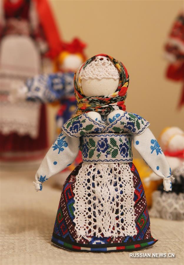 В Киеве открылась авторская выставка кукол-мотанок