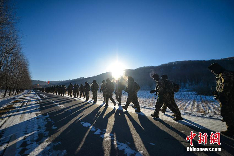 Учения солдат провинции Цзилинь в зимнем лагере