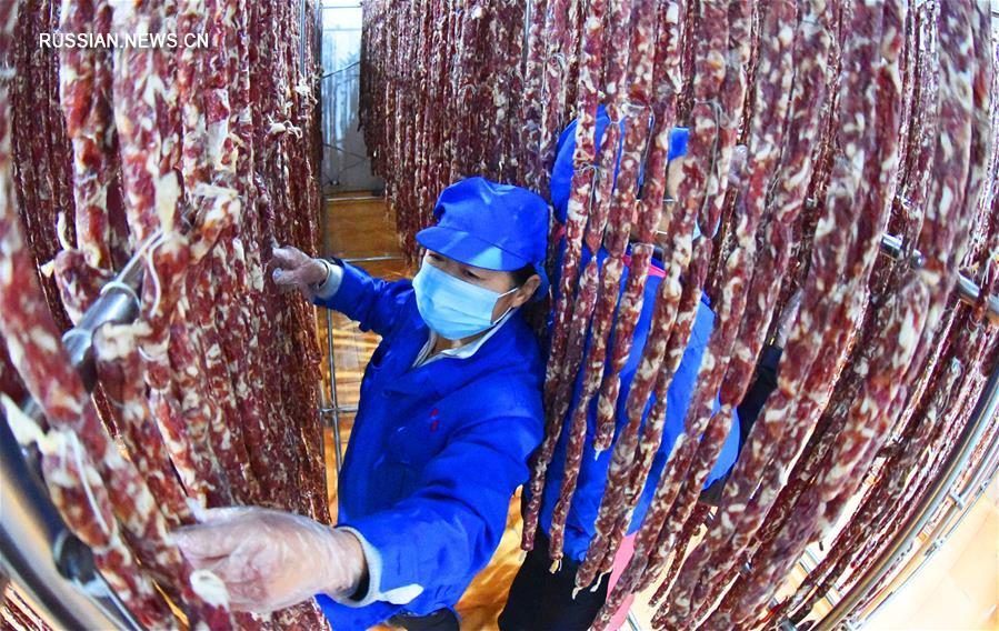 Производство баньпуской колбасы в провинции Цзянсу