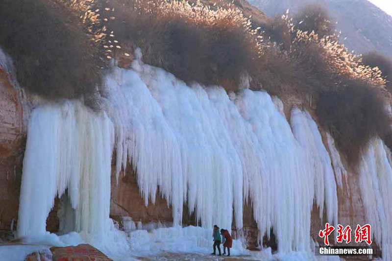 У берега реки Хуанхэ появились ледопады высотой 15 м