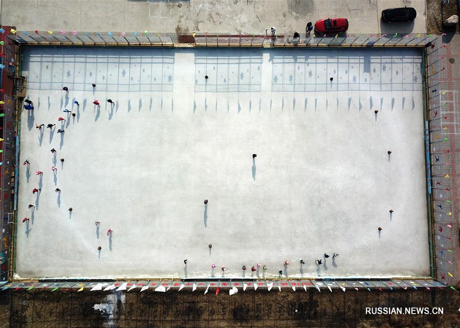 Зимний спорт в деревенской школе под Пекином