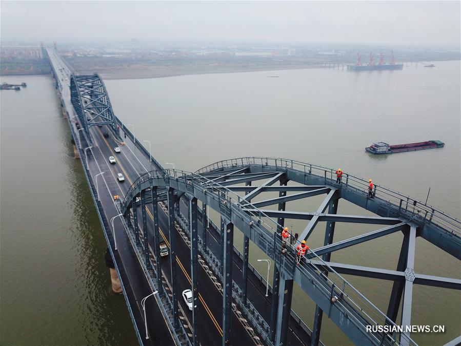 Безопасность превыше всего -- Инспекция моста через Янцзы в Цзюцзяне в дни "Чуньюнь-2019"