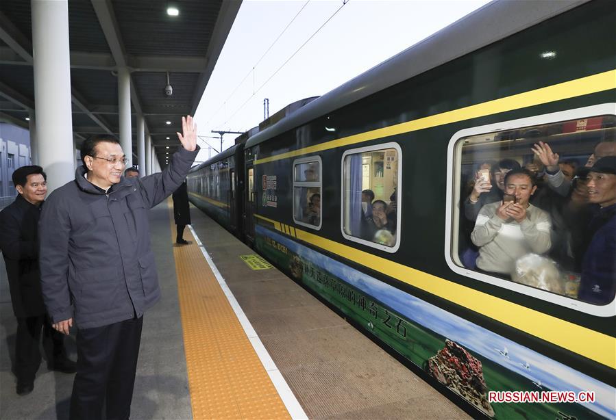 Ли Кэцян призвал приложить усилия для улучшения благосостояния населения