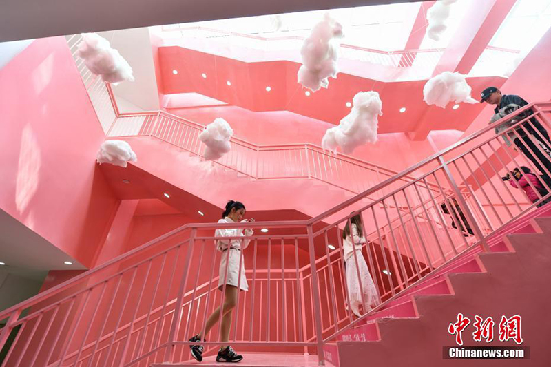 В Юго-Западном Китае появилась розовая станция метро
