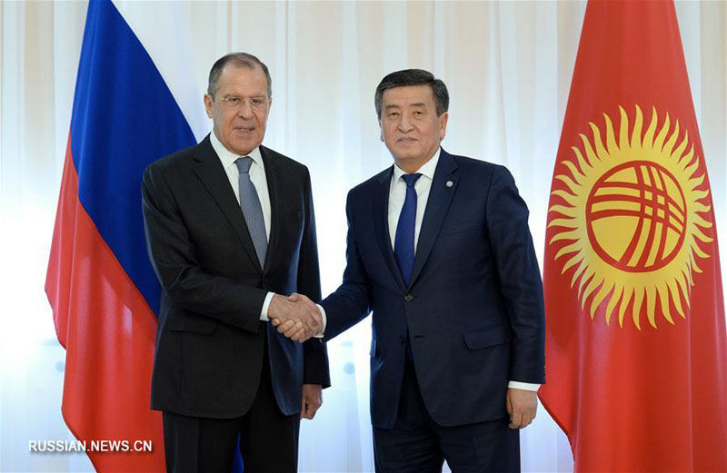 Президент Кыргызстана встретился с главой МИД России С. Лавровым