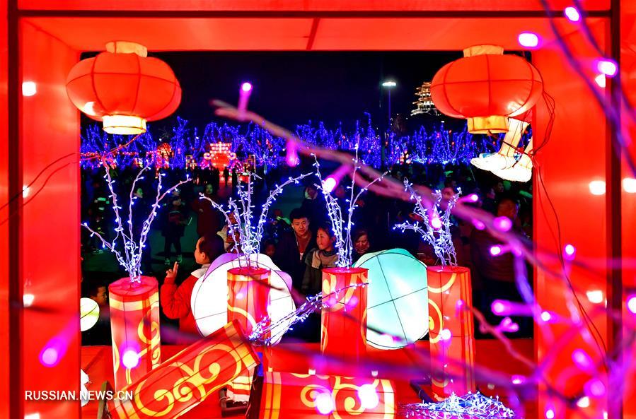 Праздничные фонари в городе Таншань
