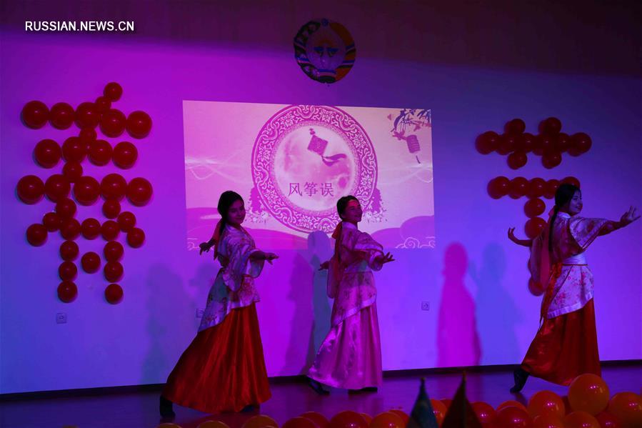 В ташкентской школе отметили праздник Фонарей