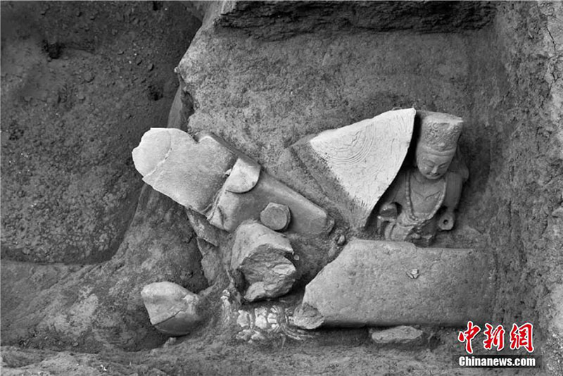 В провинции Шаньси раскопаны 34 каменные статуи Будды
