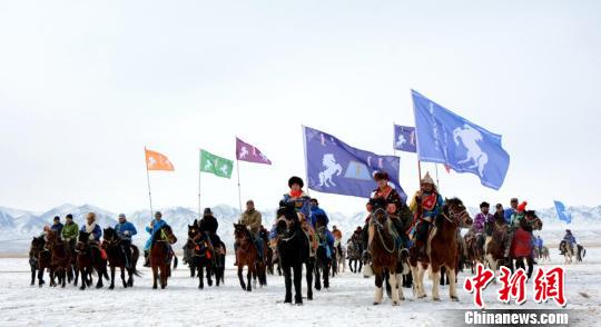 В провинции Ганьсу прошли гонки на лошадях