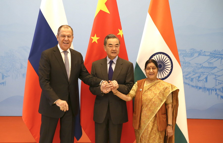 Ван И рассказал о договоренностях, достигнутых на встрече министров иностранных дел Китая, России и Индии