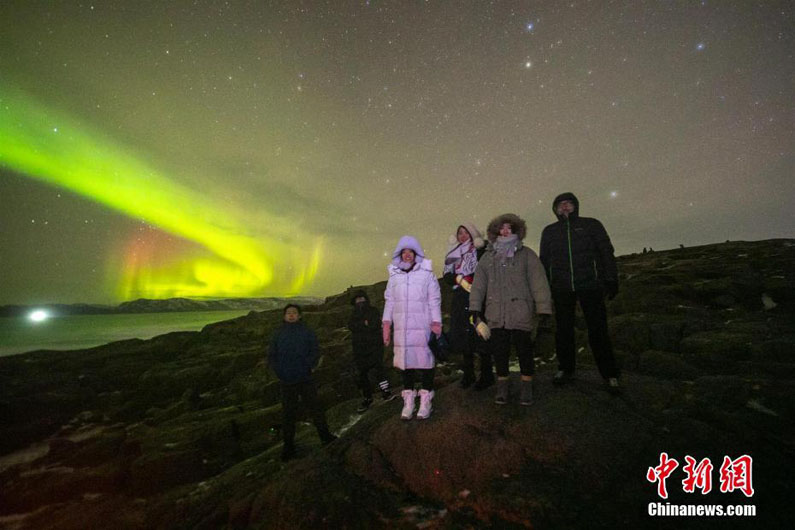 Китайский фотограф снял полярное сияние в русском селе