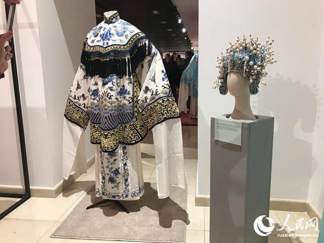 В Китайском Культурном центре в Москве прошло торжественное открытие выставки «Эстетика восточной жизни»