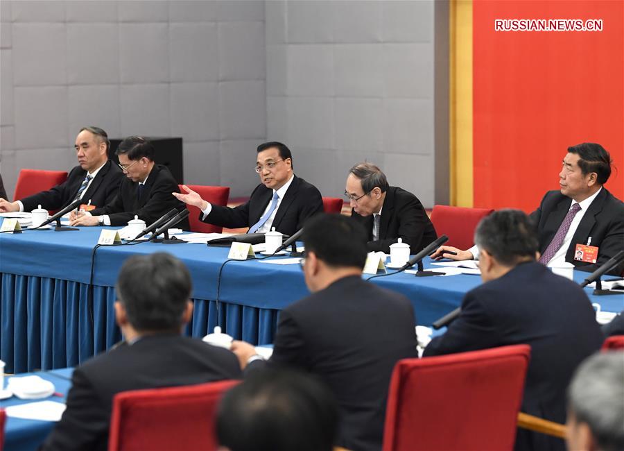 Ли Кэцян встретился с членами ВК НПКСК из Ассоциации демократического национального строительства и Всекитайской ассоциации промышленников и торговцев