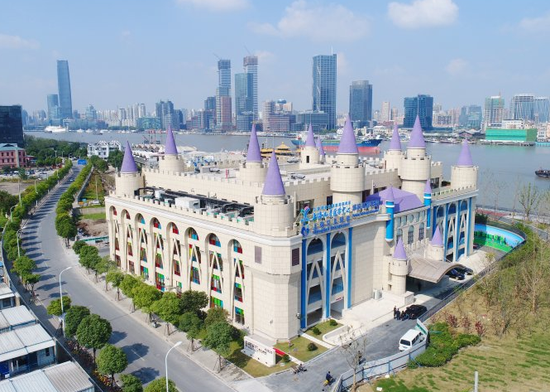 В провинции Цзянсу открылся новый корпус больницы в виде замка