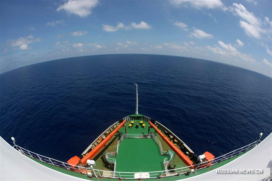 Китайское научно-исследовательское судно "Сюэлун" на пути возвращения в Китай вошло в акваторию ЮКМ