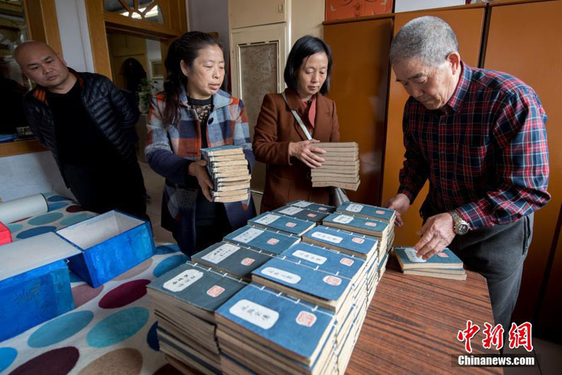 70-летний китаец переписал «Четыре Великих Творения» за восемь лет