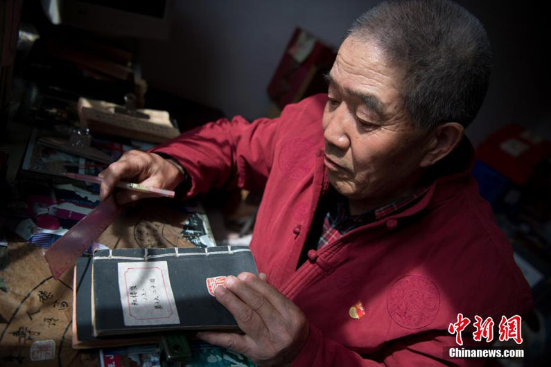 70-летний китаец переписал «Четыре Великих Творения» за восемь лет