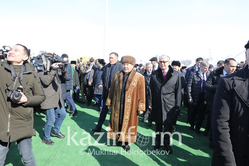 Назарбаев и Токаев поздравили казахстанцев с Наурызом
