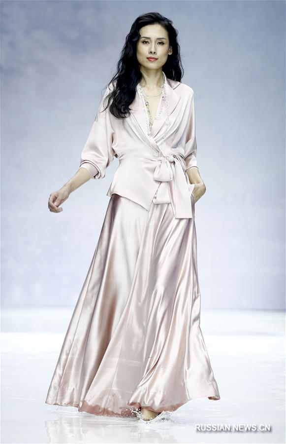 Показ одежды от бренда Grace Chen в Пекине