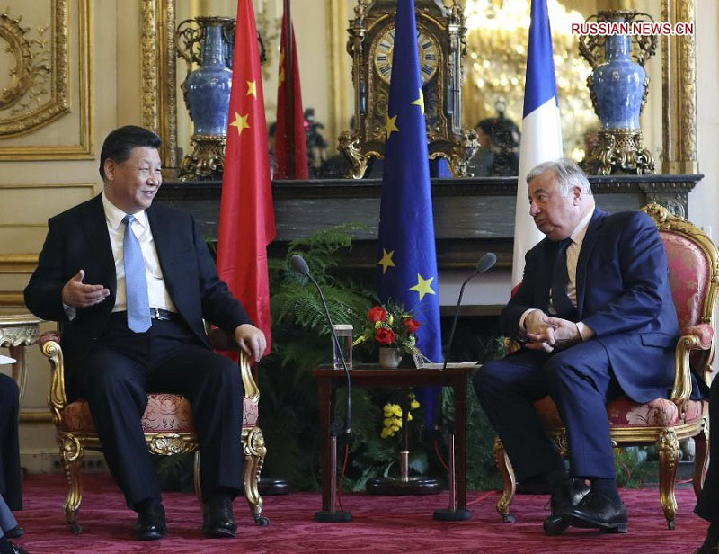 Си Цзиньпин встретился со спикером Сената Франции Ж. Ларше