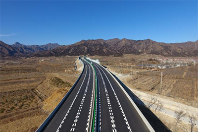 На скоростное шоссе Пекин-Сюнъань выедут беспилотные автомобили