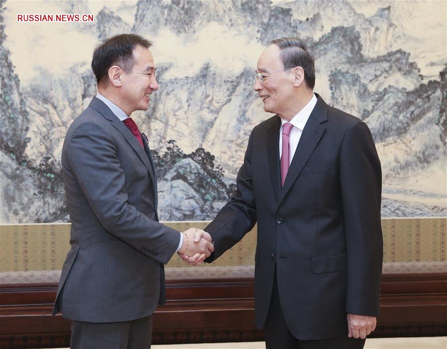 Ван Цишань встретился с главой МИД Монголии