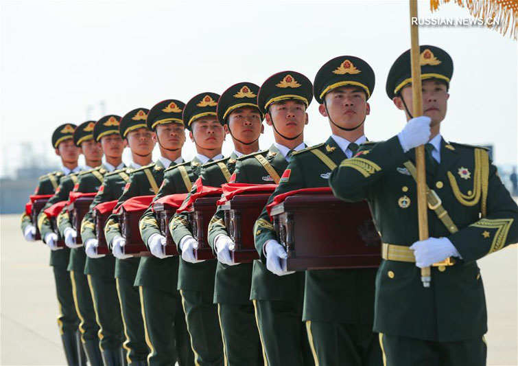 Церемония передачи шестой группы останков китайских добровольцев, павших в Корейской войне