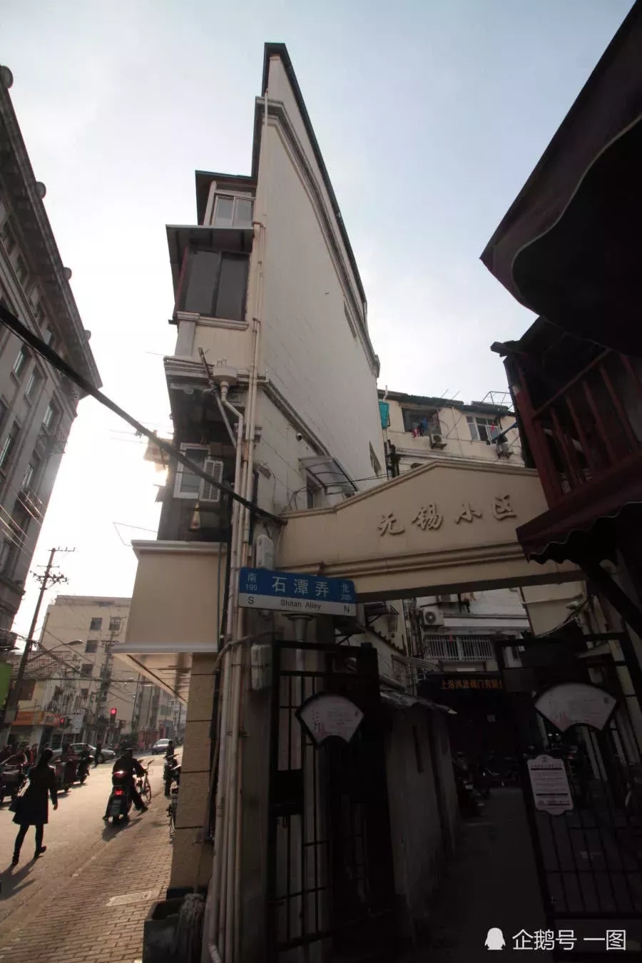 Самое тонкое здание в Шанхае стало известным в интернете