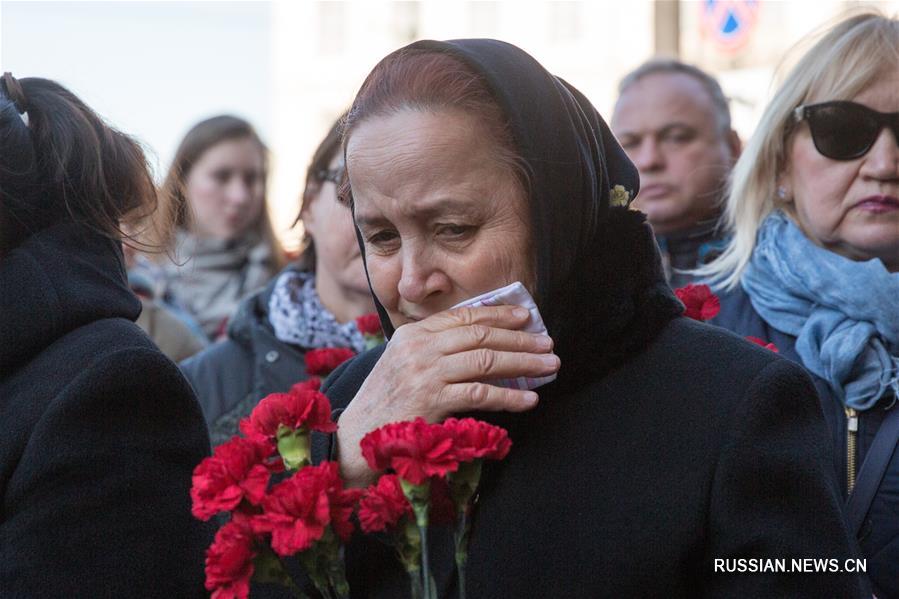 В России вспоминают жертв теракта в петербургском метро