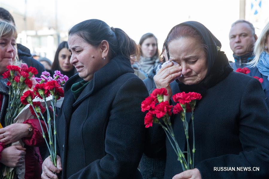 В России вспоминают жертв теракта в петербургском метро