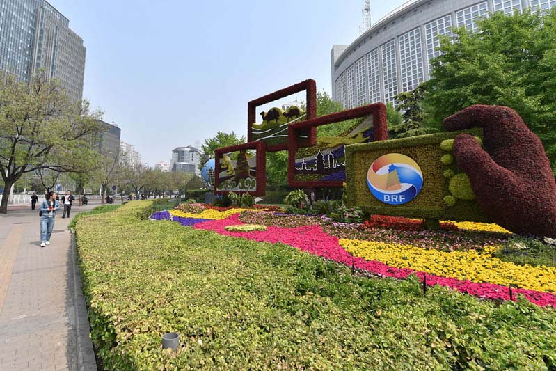 Пекин  украсили цветами в честь проведения 2-го Форума по международному сотрудничеству «Один пояс, один путь» 
