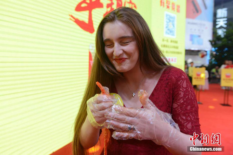 В Китае прошел конкурс по поеданию острых закусок