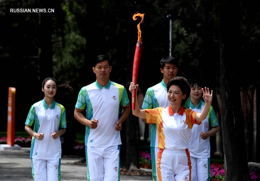 В Чжэнчжоу разожгли Огонь 11-х Всекитайских соревнований по традиционным видам спорта национальных меньшинств