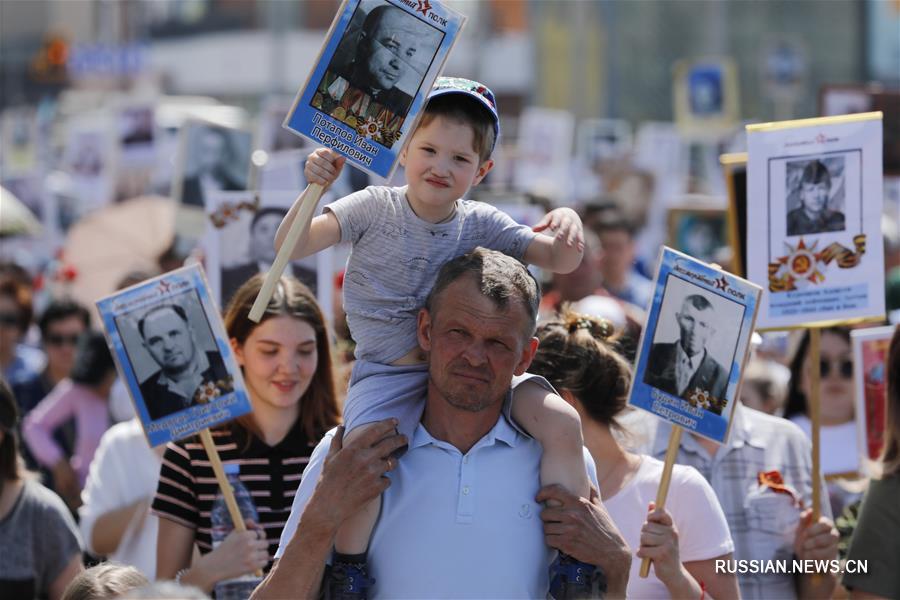 25 тыс. человек приняли участие в марше "Бессмертного полка" в столице Казахстана