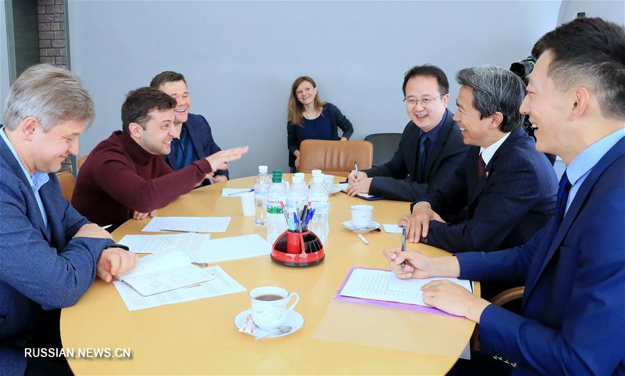 Избранный президент Украины и посол КНР обсудили перспективы сотрудничества двух стран