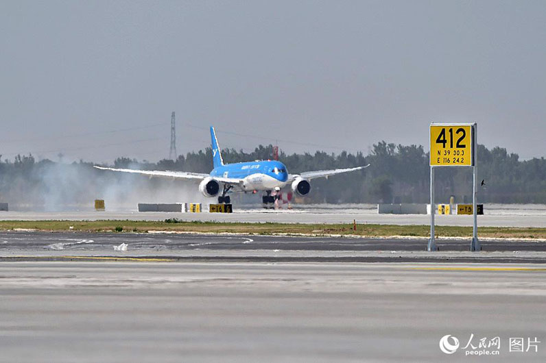 В пекинском аэропорту Дасин провели испытательный полет пассажирских самолетов