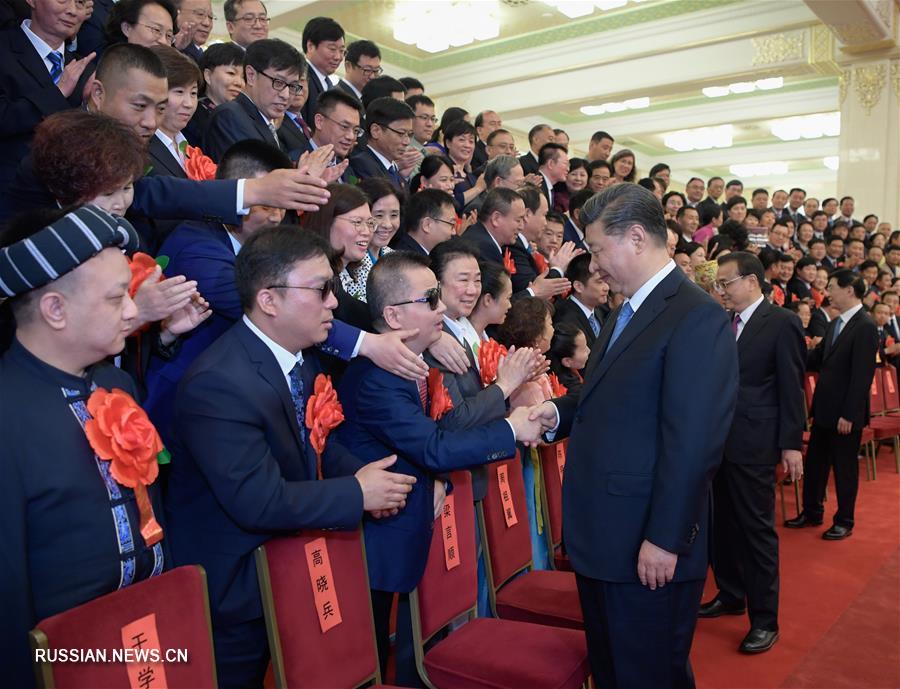 Си Цзиньпин встретился с людьми-передовиками с ограниченными возможностями и выдающимися сторонниками дела поддержки инвалидов
