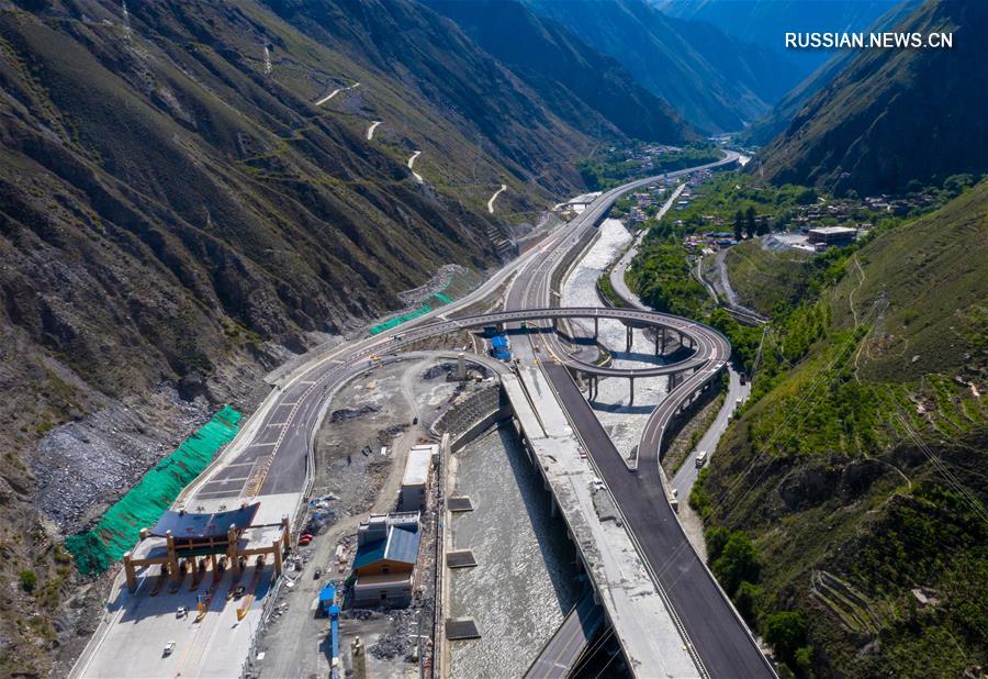 Открыто движение по новой автомагистрали в провинции Сычуань