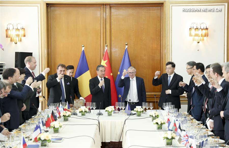 Ван И встретился с европейскими дипломатами, аккредитованными в Китае