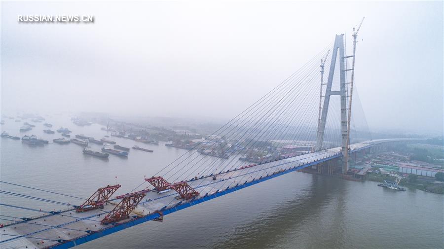 Выполнено смыкание самого широкого моста через реку Янцзы