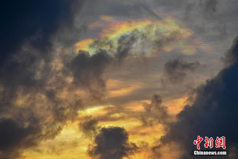 Над островом Ягун архипелага Сиша появились цветные облака