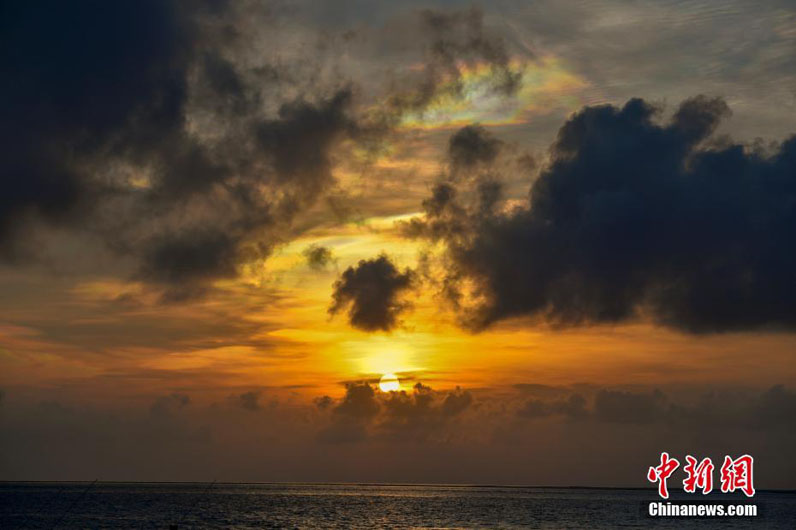 Над островом Ягун архипелага Сиша появились цветные облака