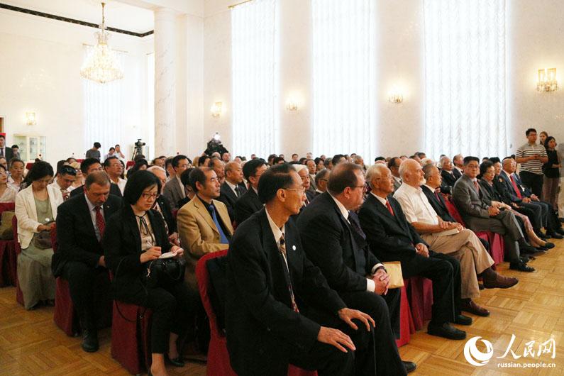 В Пекине презентован сборник статей в честь 70-летия установления дипотношений между Китаем и Россией