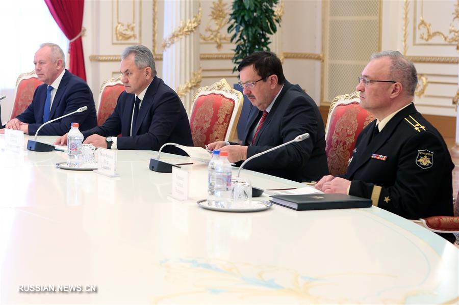 Президент Таджикистана и министр обороны РФ С. Шойгу обсудили актуальные вопросы сотрудничества