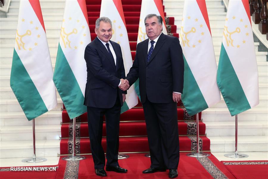 Президент Таджикистана и министр обороны РФ С. Шойгу обсудили актуальные вопросы сотрудничества