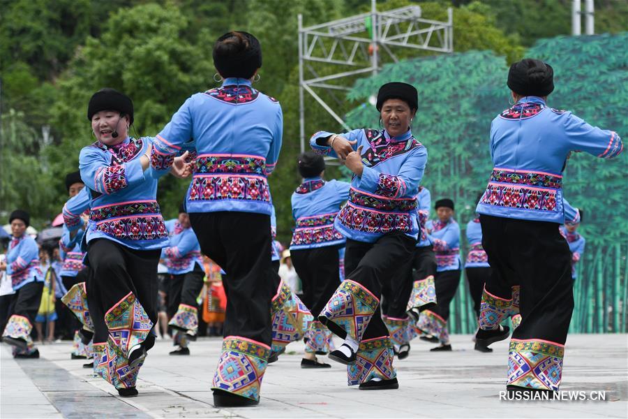 Традиционный праздник Шэба народности туцзя в провинции Хунань