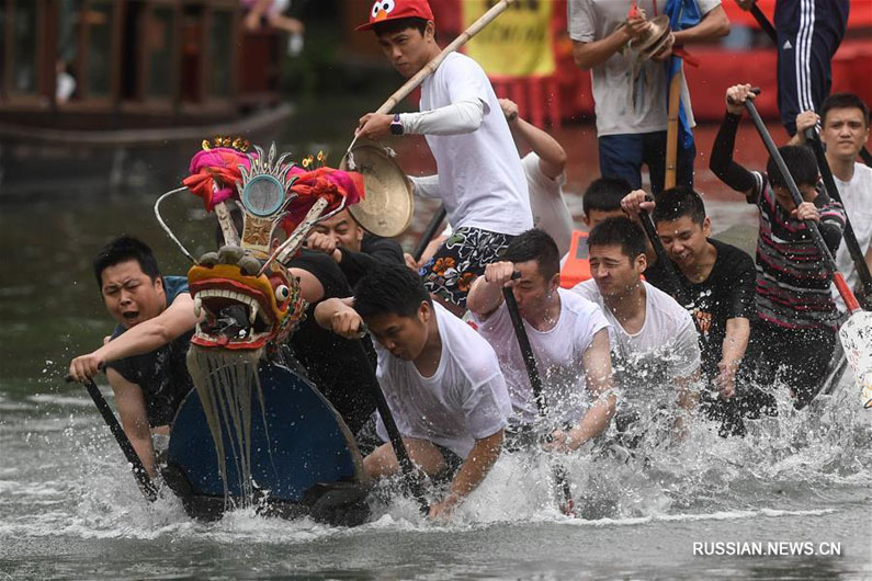 Праздник Драконьих лодок в Китае