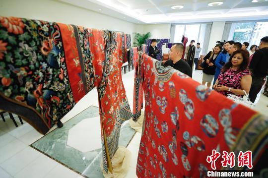 В Пекине состоялась выставка традиционной китайской одежды