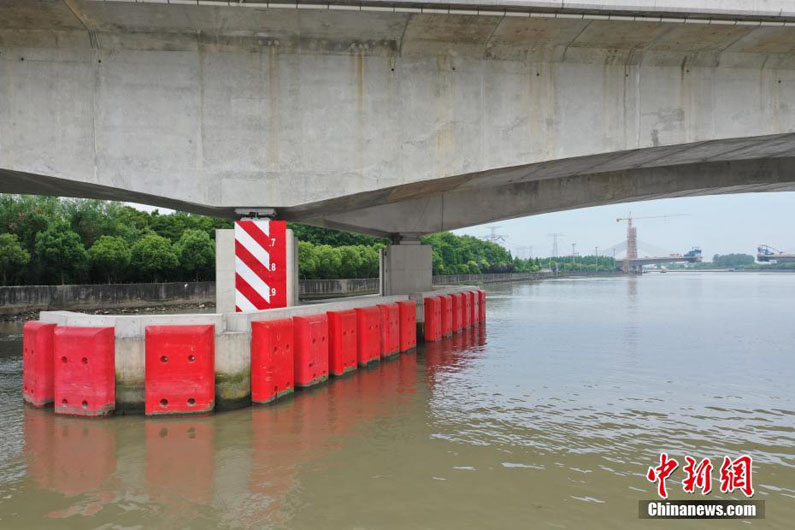 В Шанхае сдан в эксплуатацию способный издавать тревожный сигнал мост